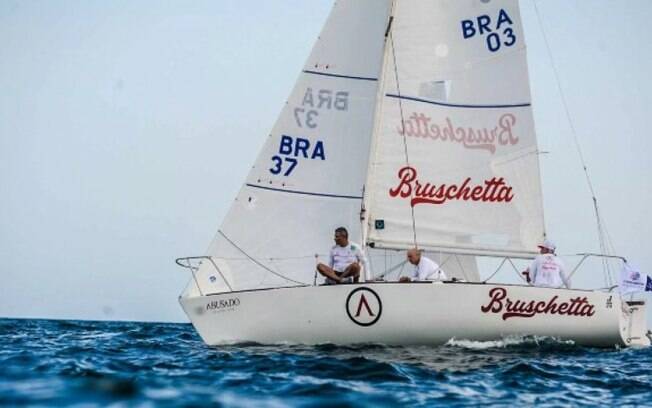 Equipe Bruschetta vence regata no 3º dia do Ubatuba Sailing Festival e segue na briga pelo pódio