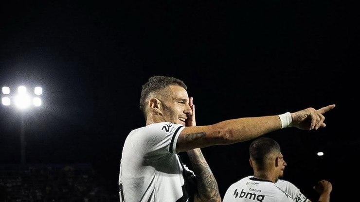 Vegetti%20impede%20recorde%20negativo%20no%20Vasco%20para%20garantir%20vit%C3%B3ria