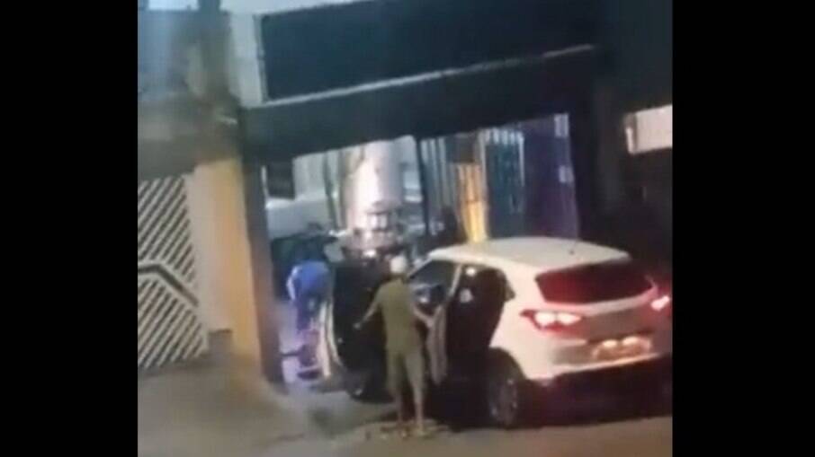Assaltantes levaram carro e cachorro de barbeiro na capital paulista