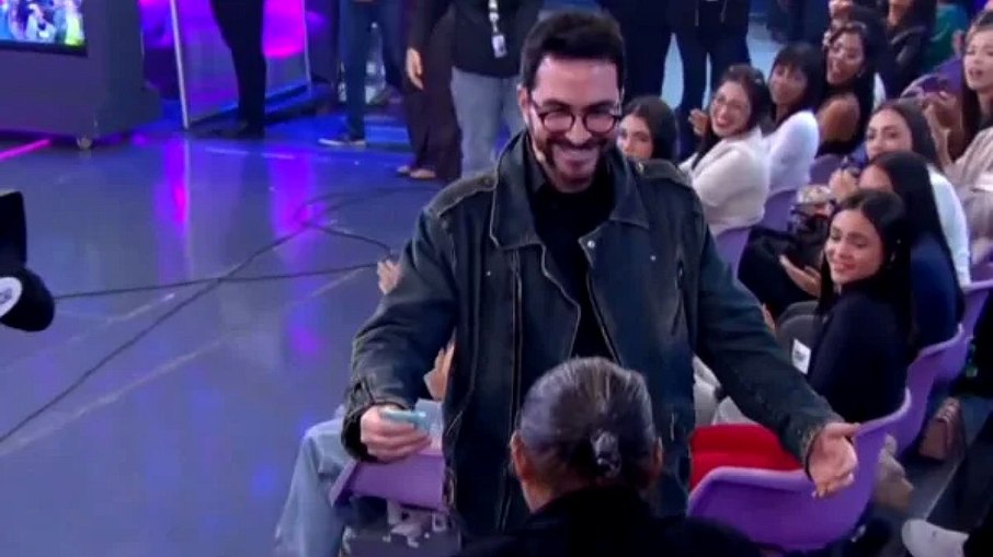 Fábio de Melo doou o prêmio a uma espectadora do programa Fábio de Melo doou o prêmio a uma espectadora do programa