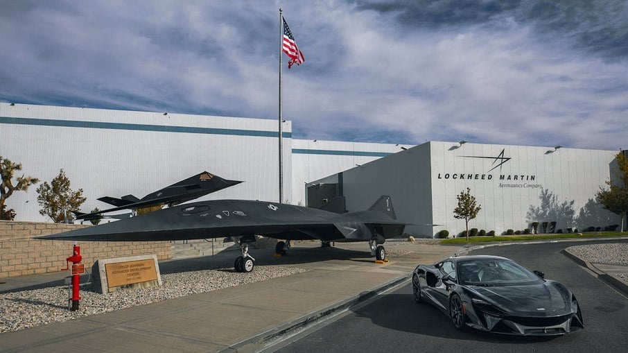 McLaren Artura e Lockheed Martin 