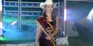 Ex-rainha da festa do peão morre após bater em árvore na GO-426