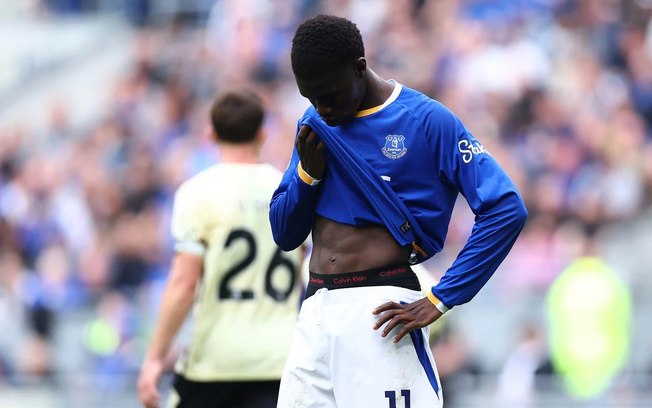 Thierno Barry, do Everton, teve objetos roubados em sua residência