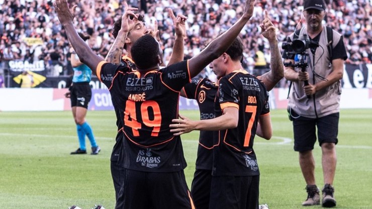 Corinthians vence a Ponte Preta por 3 a 0 na estreia do Paulistão