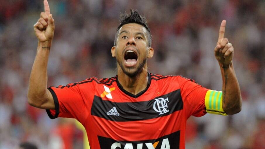 Léo Moura vê Flamengo como favorito para a final da Libertadores