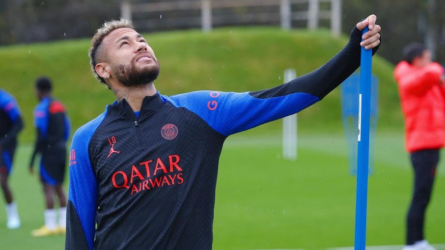 Após passar por cirurgia, Neymar deve levar cerca de quatro meses para se recuperar