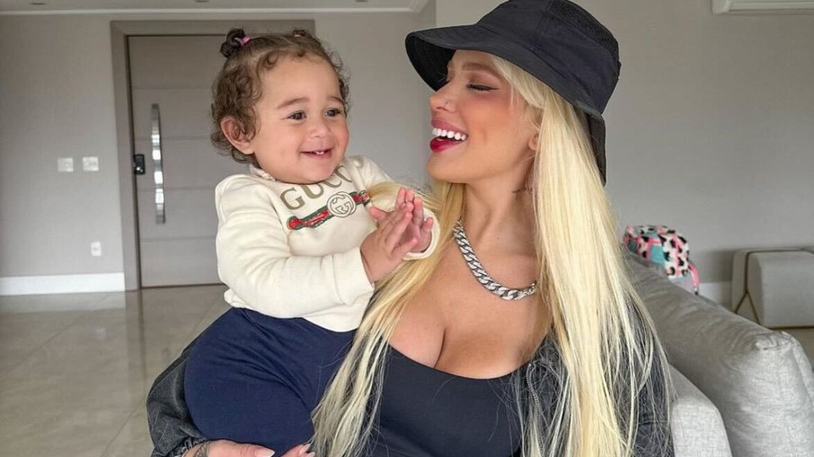 Suposta ex-babá volta a criticar Karoline Lima como mãe