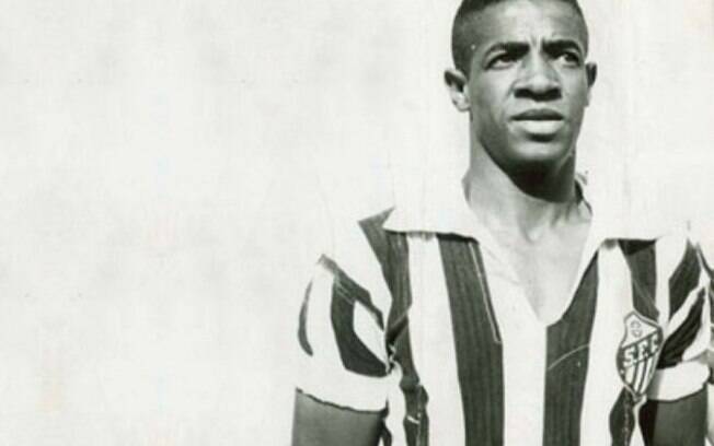 Dorval, ex-parceiro de Pelé e ídolo do Santos, morre aos 86 anos