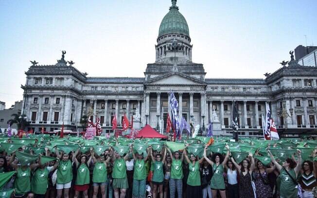 Mulheres em protesto pró aborto na Argentina, em fevereiro