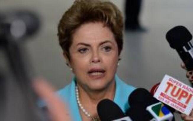 Políticas de Dilma Roussef e Jair Bolsonaro referentes ao reajuste dos combustíveis se diferem 