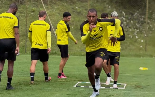 Vila luta pelo título e acesso enquanto equipe do interior de São Paulo quer se recuperar na competição Vila luta pelo título e acesso enquanto equipe do interior de São Paulo quer se recuperar na competição