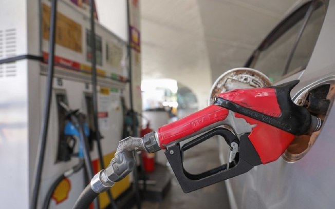 Dias após AGU abrir investigação, postos de gasolina do DF abaixam o preço