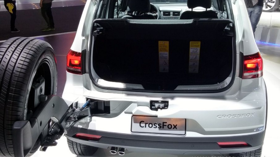 No VW CrossFox, a engenhoca do estepe na traseira, liberou mais espaço no porta-malas