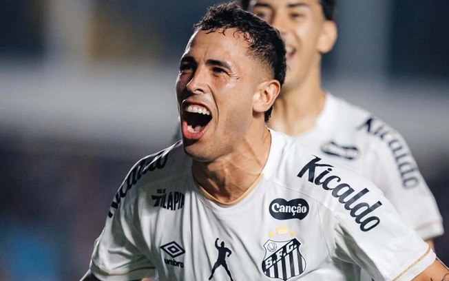 Cuca espera definir a situação de Escobar e Willian Arão