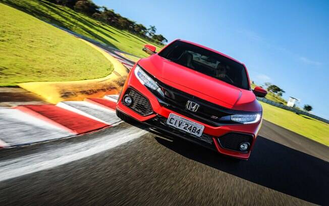 Honda Civic Si: versão esportiva mantém bom nível de esportividade. É o único cupê esportivo com câmbio manual do Brasil