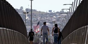 EUA ordenam que imigrantes com permissão de residência temporária deixem o país