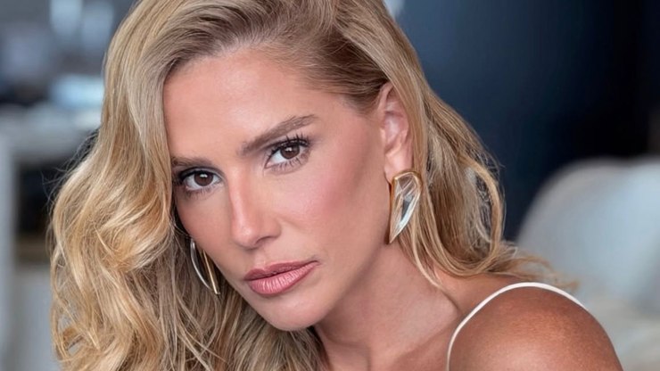 Deborah Secco descarta novelas: 'Rotina é incompatível com minha fase atual'
