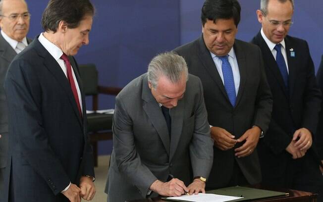 Presidente Michel Temer sanciona a reforma do ensino médio, em cerimônia no Palácio do Planalto