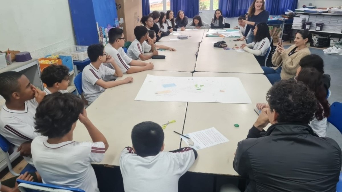 Encontro reuniu alunos do 7º ano e integrantes do Clube Socioambiental Plantinhas do CIC Encontro reuniu alunos do 7º ano e integrantes do Clube Socioambiental Plantinhas do CIC
