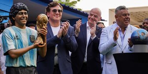 Argentina perdoa Infantino em meio à crise política na FIFA