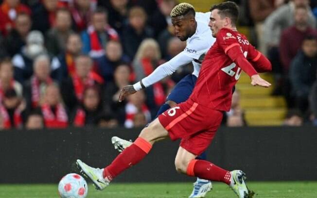 Imprensa inglesa destaca atuação de Emerson Royal no empate entre Tottenham e Liverpool