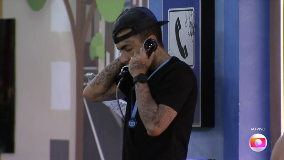 BBB 23: MC Guimê atende o Big Fone