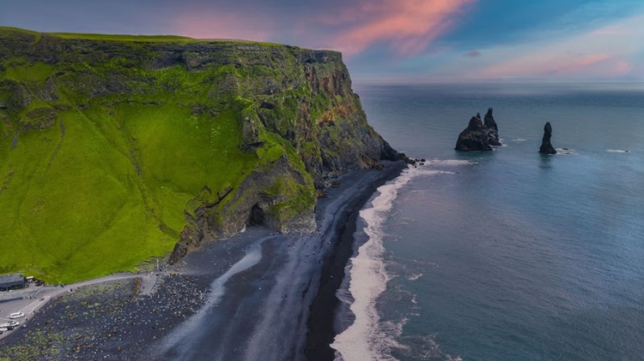 Praia de Reynisfjara, na Islândia Praia de Reynisfjara, na Islândia