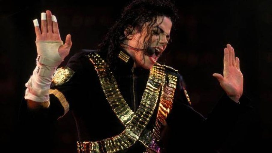 Michael Jackson chamava a atenção com seus figurinos