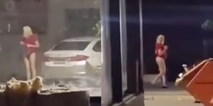 "Pastor de calcinha" volta a ser visto andando pelas ruas