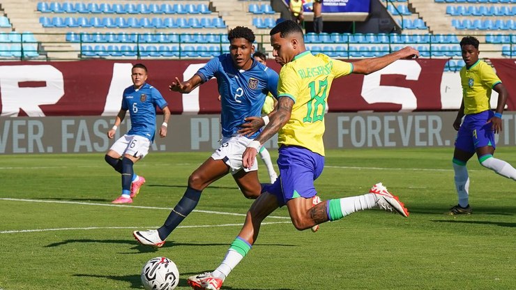 Equador%20inicia%20prepara%C3%A7%C3%A3o%20para%20encarar%20Brasil%20de%20Ancelotti