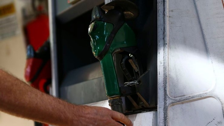 AGU pede investigação contra distribuidoras por não repassarem ao consumidor queda nos combustíveis