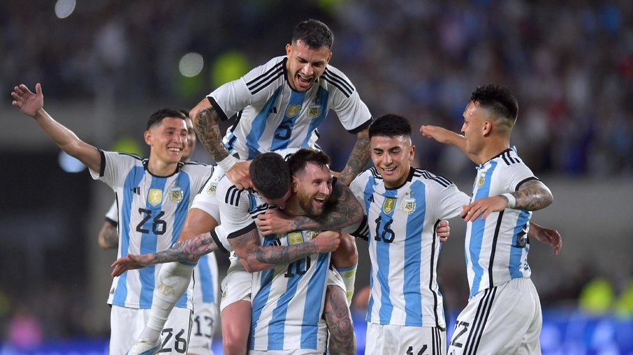 Messi é celebrado após gol contra o Panamá Messi é celebrado após gol contra o Panamá