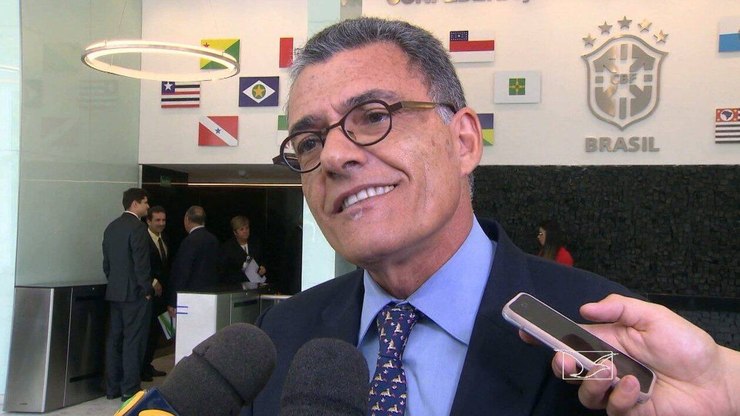 CBF: Sarney toma posse e diz que convocará eleições com urgência