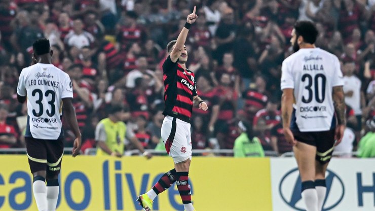 Flamengo vence LDU e se aproxima de classificação na Libertadores