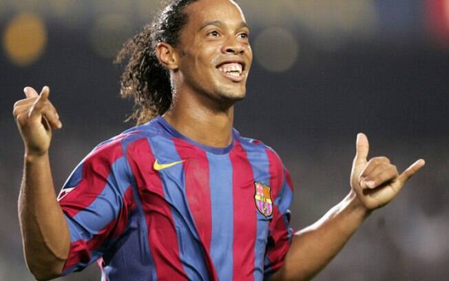Ronaldinho Gaúcho desmente boatos de que estaria noivo