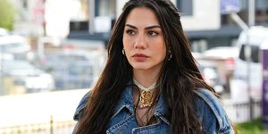 Atriz de novela fica ilhada em estúdio e é resgatada de barco