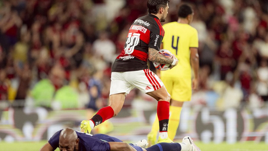 No Cariocão, o Flamengo abriu 3 a 0 sobre o Madureira na semifinal