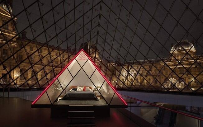 Airbnb fornece hospedagem de uma noite no museu do Louvre, em Paris
