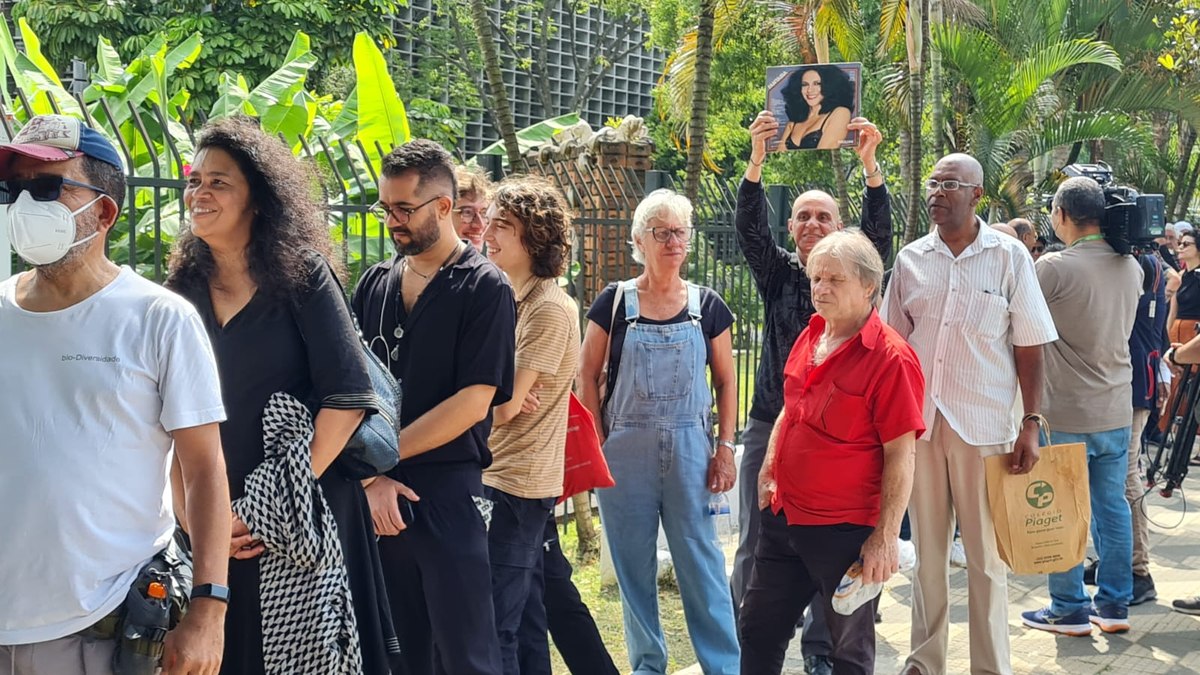 Fãs se despedem de Gal Costa