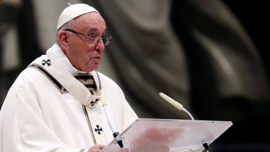 Papa Francisco foi internado nesta quarta-feira