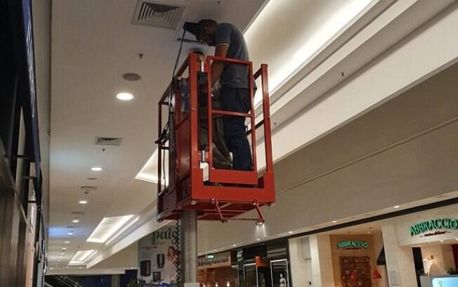 Sensor de movimento Psiu Sem Fio elimina uso indevido em escada de emergência em shopping