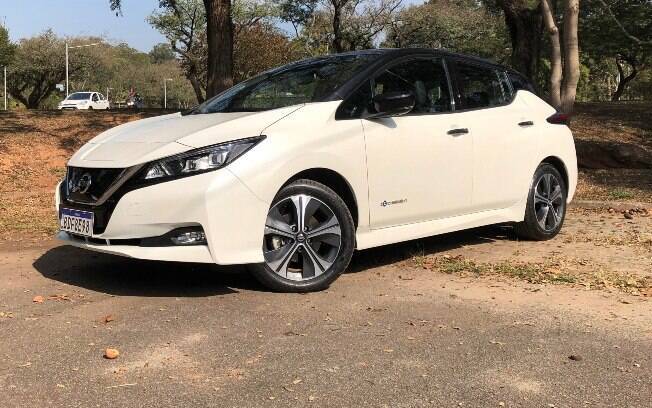 Nissan Leaf ainda tem visual moderno. Atual geração foi lançada há três anos e apenas agora chega ao Brasil