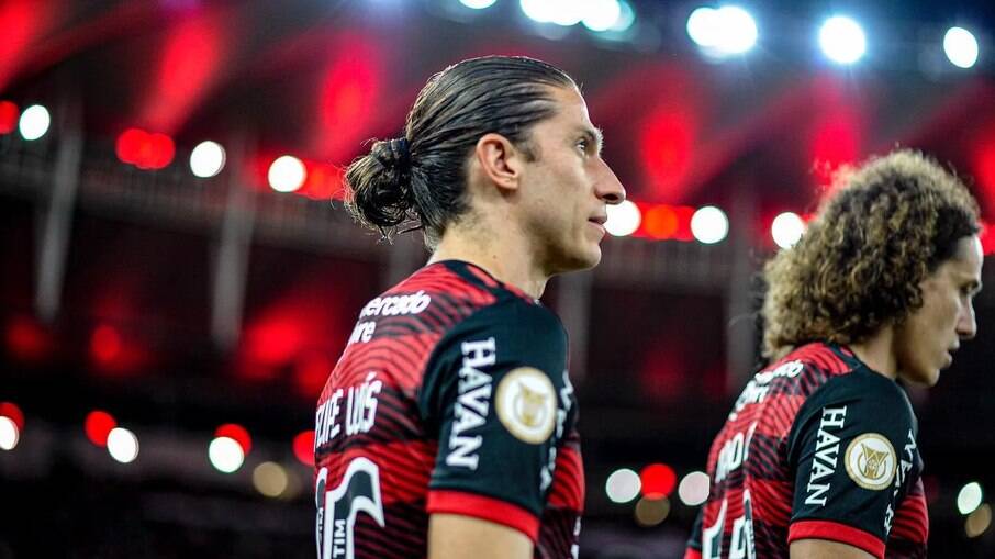 Filipe Luís pode ficar até um mês sem jogar