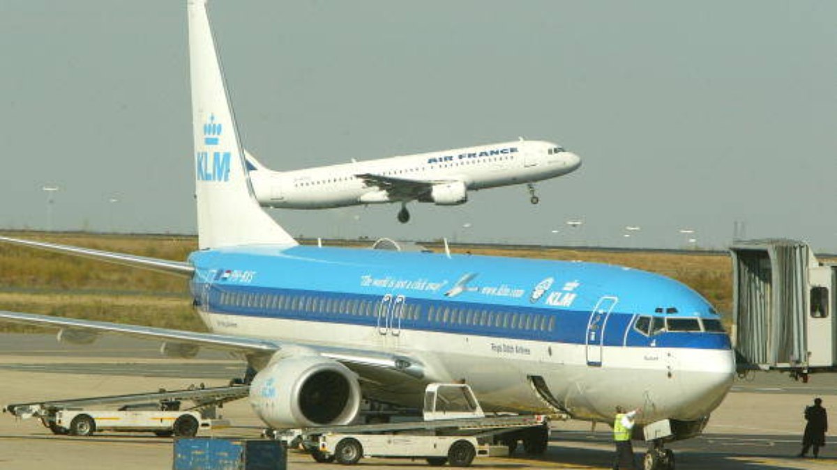 KLM cancela voos longos após problemas técnicos em Boeing 787