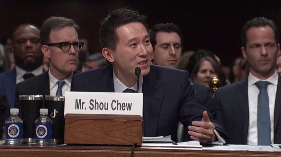 Shou Zi Chew, CEO do TikTok, durante audiência nos EUA