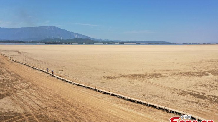 Ponte de 400 anos e 3 quilômetros reaparece após período de seca