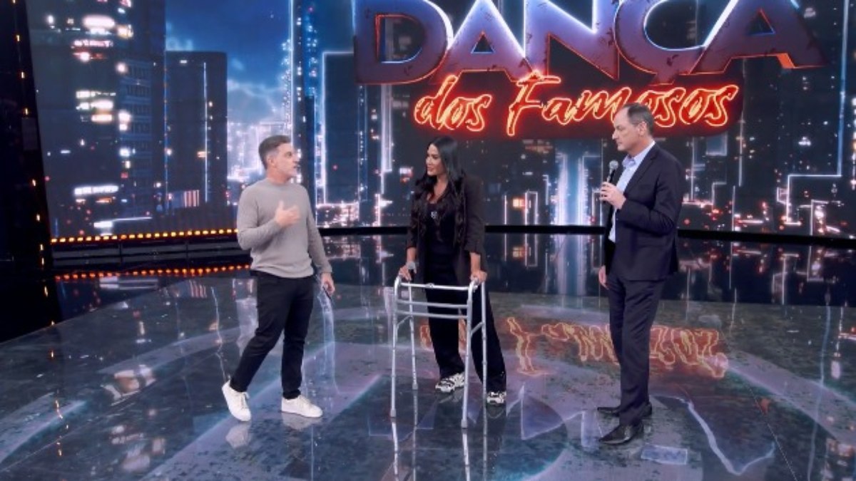 Após lesão, Gracyanne Barbosa retorna ao "Domingão" com andador