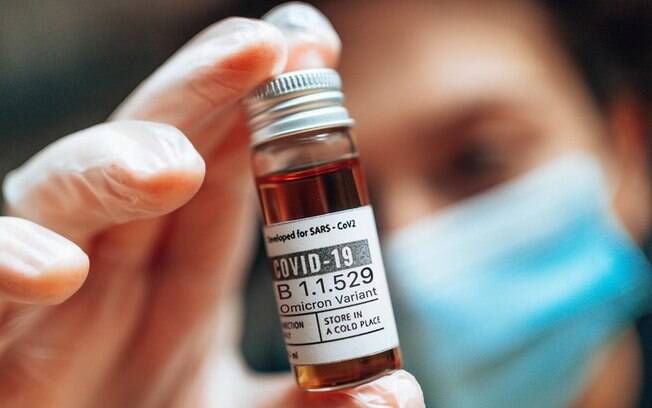 Covid: 'Quem não tem imunidade pela vacinação se transforma em fábrica de variantes'