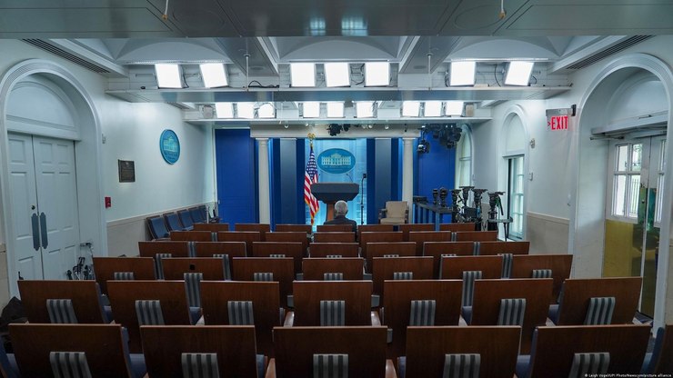 TVs dos EUA suspendem cobertura após veto de Trump a emissoras