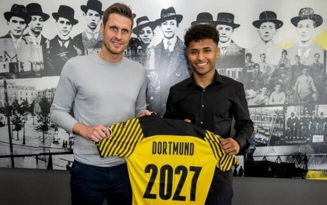 Borussia Dortmund anuncia contratação de substituto de Haaland